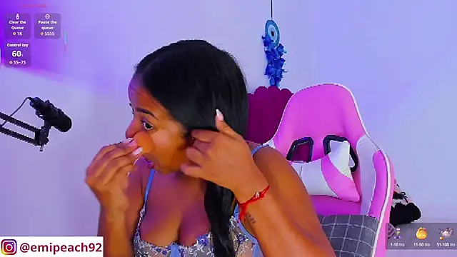 Snapshot of samanthaabloom chatting on October 2025 12:21:02 AM samanthaabloom online show from October 2025 12:21:02 AM