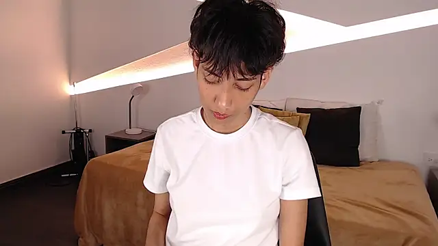 hot little bunny online show from February 2025 12:36:02 AM