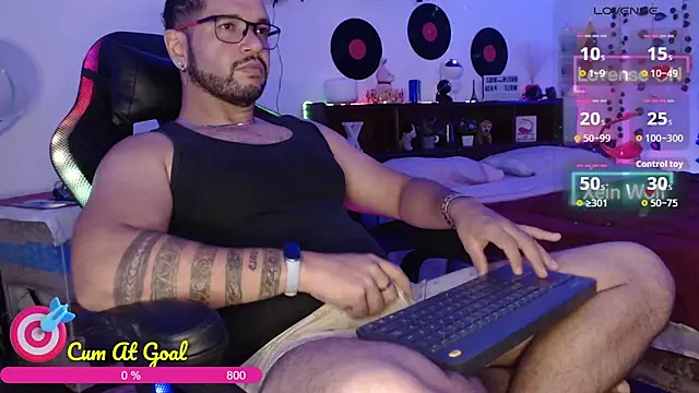 Snapshot of Xein_WoIf chatting on June 2026 02:45:02 AM Xein WoIf online show from June 2026 02:45:02 AM