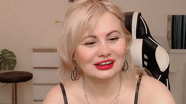 Snapshot of Lola_Richie chatting on October 2025 05:50:02 AM Lola Richie online show from October 2025 05:50:02 AM