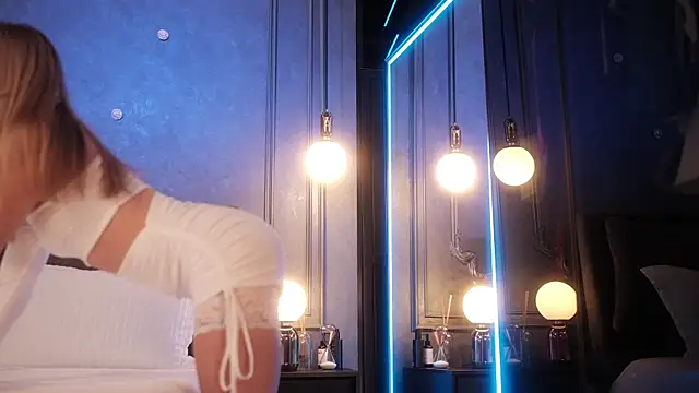 Rikka Moore online show from October 2025 10:44:02 AM