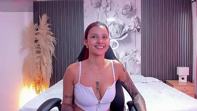 CinthiaCollins online show from May 2026 05:00:01 PM