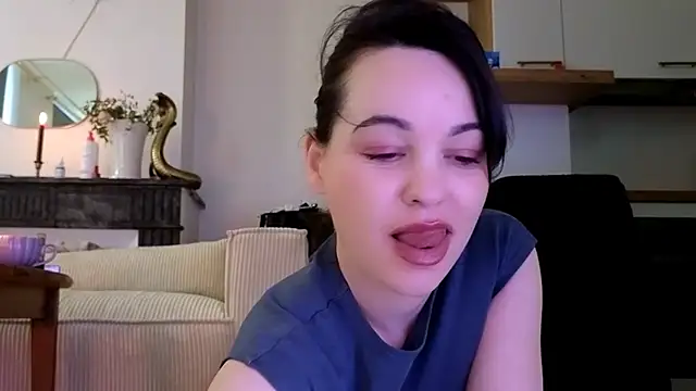 Snapshot of Lilie_romeo chatting on February 2025 03:53:01 PM Lilie romeo online show from February 2025 03:53:01 PM