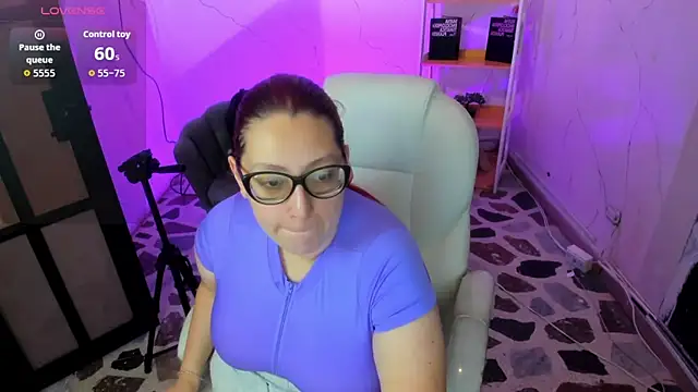 NiickyJones online show from September 2025 09:06:02 PM