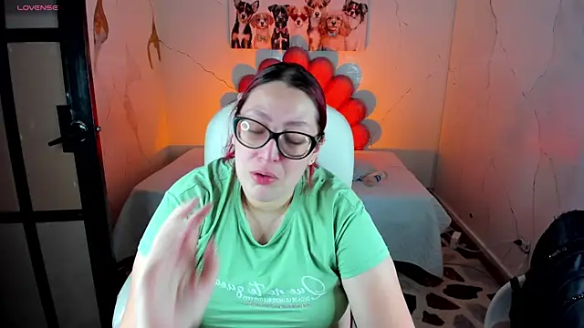 Snapshot of NiickyJones chatting on December 2025 10:36:02 PM NiickyJones online show from December 2025 10:36:02 PM