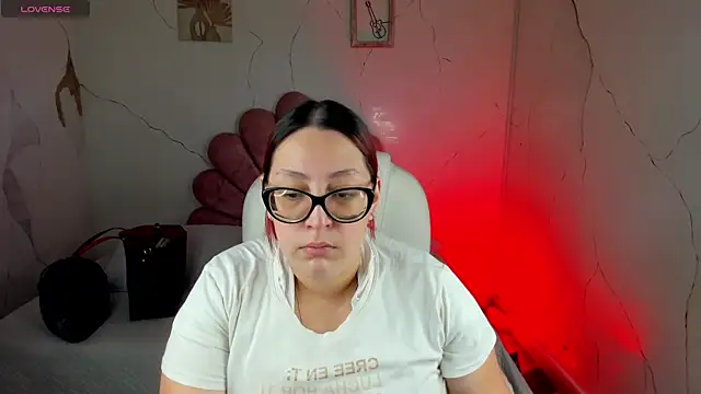 Snapshot of NiickyJones chatting on February 2026 10:37:01 PM NiickyJones online show from February 2026 10:37:01 PM