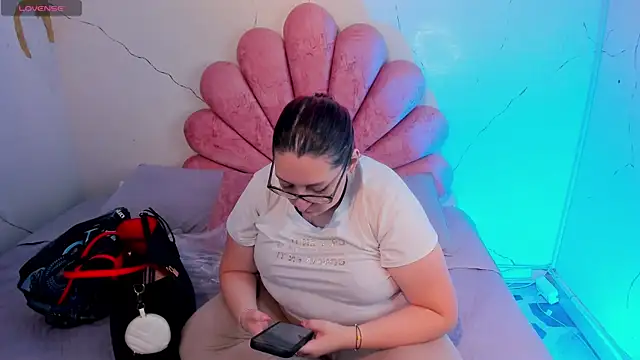 Snapshot of NiickyJones chatting on February 2026 11:01:01 PM NiickyJones online show from February 2026 11:01:01 PM