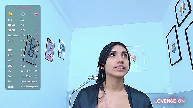 Snapshot of littlee_emilyy_ chatting on December 2024 10:12:01 PM littlee emilyy online show from December 2024 10:12:01 PM