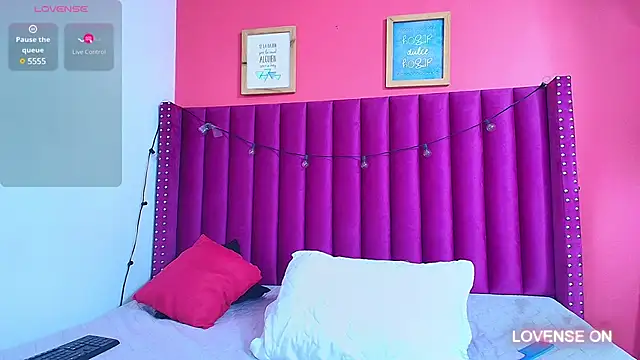 Snapshot of littlee_emilyy_ chatting on December 2024 03:05:02 PM littlee emilyy online show from December 2024 03:05:02 PM