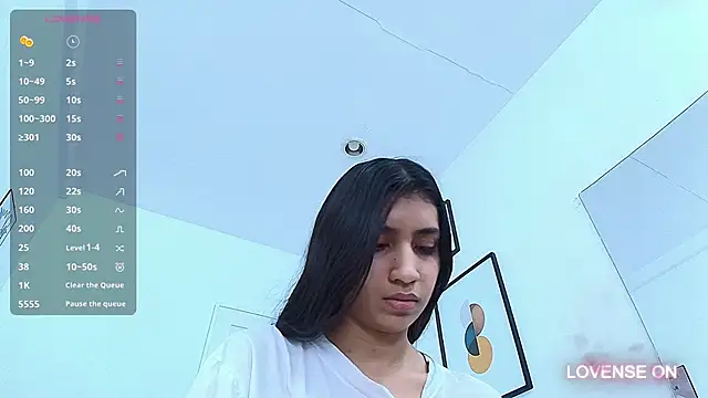 Snapshot of littlee_emilyy_ chatting on December 2024 06:48:01 PM littlee emilyy online show from December 2024 06:48:01 PM