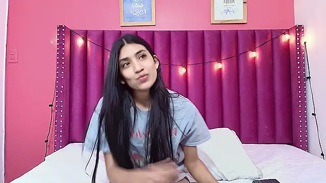 Snapshot of littlee_emilyy_ chatting on January 2025 05:59:02 AM littlee emilyy online show from January 2025 05:59:02 AM