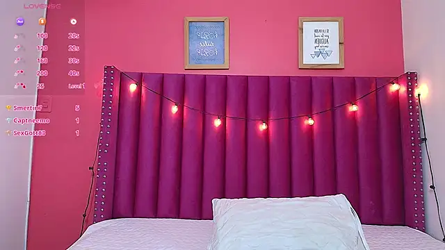 Snapshot of littlee_emilyy_ chatting on January 2025 03:05:02 AM littlee emilyy online show from January 2025 03:05:02 AM