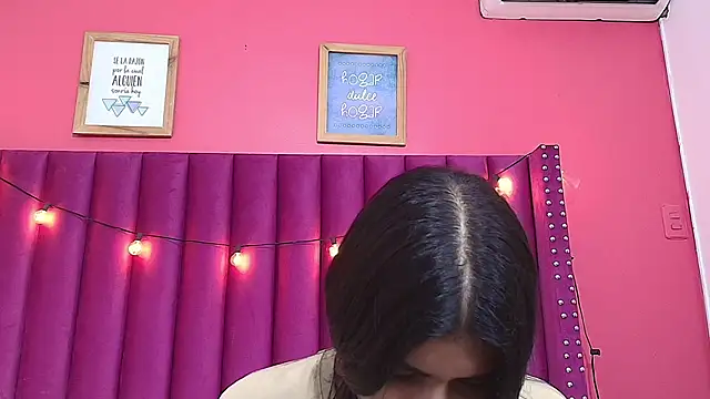 Snapshot of littlee_emilyy_ chatting on January 2025 09:08:01 AM littlee emilyy online show from January 2025 09:08:01 AM