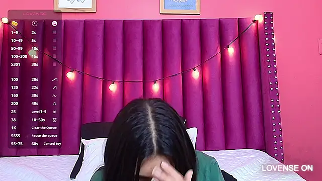 Snapshot of littlee_emilyy_ chatting on January 2025 08:55:01 AM littlee emilyy online show from January 2025 08:55:01 AM