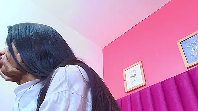 Snapshot of littlee_emilyy_ chatting on January 2025 08:57:02 AM littlee emilyy online show from January 2025 08:57:02 AM