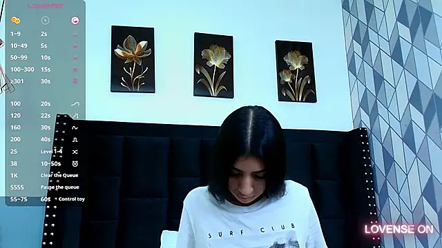 Snapshot of littlee_emilyy_ chatting on February 2025 10:09:01 PM littlee emilyy online show from February 2025 10:09:01 PM