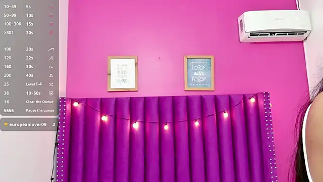 Snapshot of littlee_emilyy_ chatting on February 2025 03:01:02 AM littlee emilyy online show from February 2025 03:01:02 AM