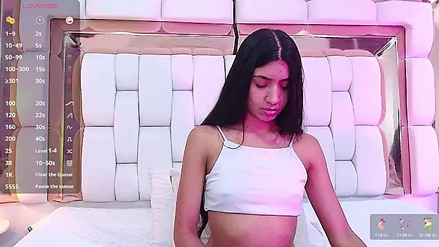 Snapshot of littlee_emilyy_ chatting on February 2025 03:04:01 AM littlee emilyy online show from February 2025 03:04:01 AM