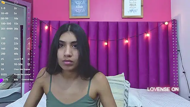 Snapshot of littlee_emilyy_ chatting on March 2025 03:06:01 AM littlee emilyy online show from March 2025 03:06:01 AM