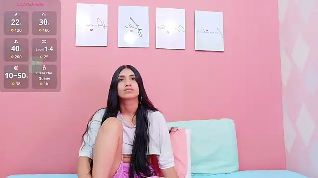 Snapshot of littlee_emilyy_ chatting on October 2025 12:30:01 AM littlee emilyy online show from October 2025 12:30:01 AM