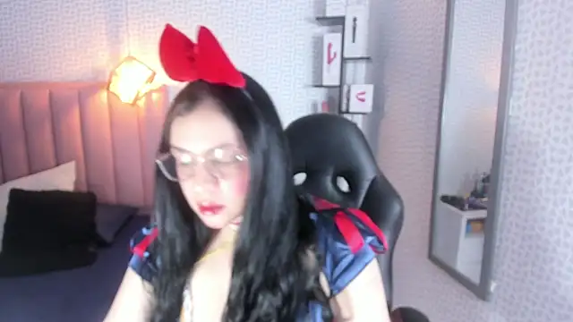 Snapshot of megancero chatting on October 2025 12:50:01 PM megancero online show from October 2025 12:50:01 PM