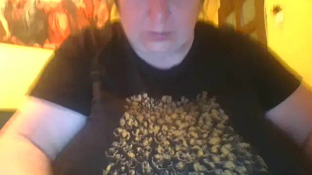 Nataliesbestjuggs online show from November 2025 07:24:01 PM