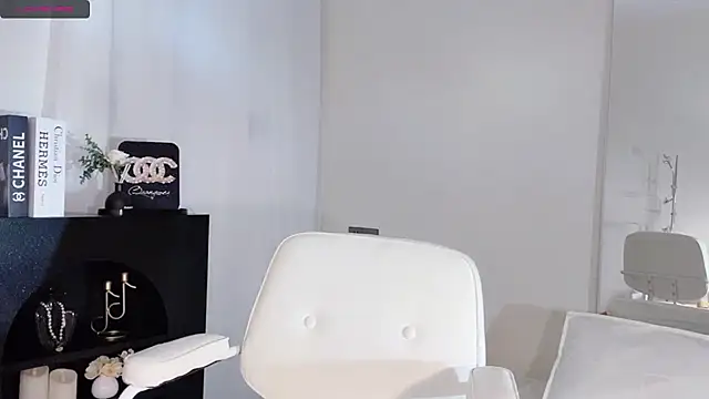 Snapshot of lvy-w chatting on October 2025 01:21:01 PM lvy-w online show from October 2025 01:21:01 PM