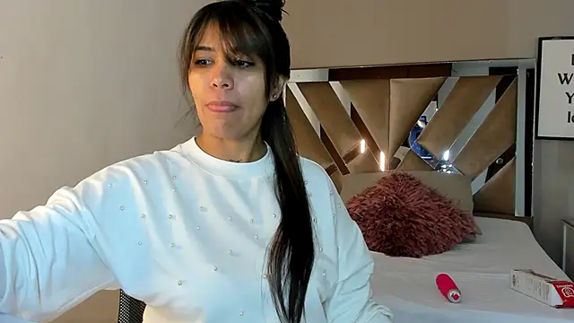 sharlott18 online show from December 2024 10:28:01 AM