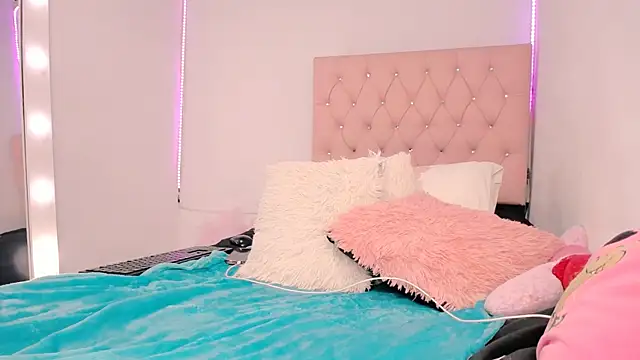 Snapshot of Celeste__sweetx chatting on February 2025 06:20:02 PM Celeste sweetx online show from February 2025 06:20:02 PM