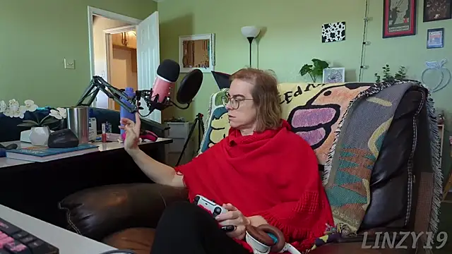 Snapshot of Linzy_19 chatting on March 2025 07:38:01 PM Linzy 19 online show from March 2025 07:38:01 PM