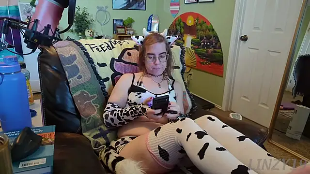 Snapshot of Linzy_19 chatting on March 2025 02:33:02 PM Linzy 19 online show from March 2025 02:33:02 PM