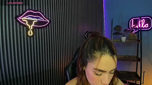 emily roberts1 online show from November 2025 04:35:01 AM