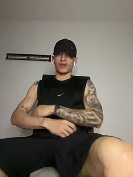 valentino garavani777 online show from December 2025 05:24:02 AM