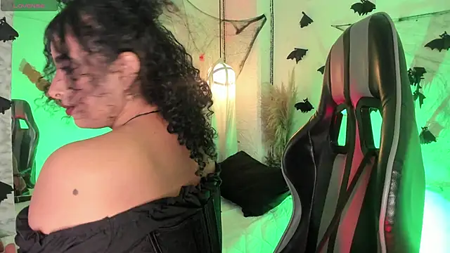 Snapshot of Alizon_1 chatting on October 2025 08:29:01 PM Alizon 1 online show from October 2025 08:29:01 PM