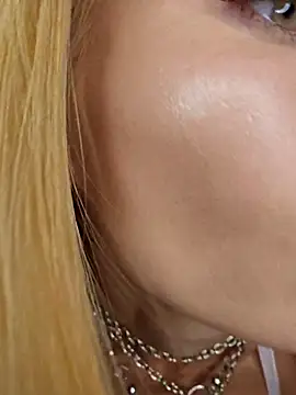 LessiaMia online show from November 2025 05:45:02 PM