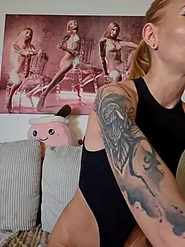 LessiaMia online show from February 2026 08:51:01 PM