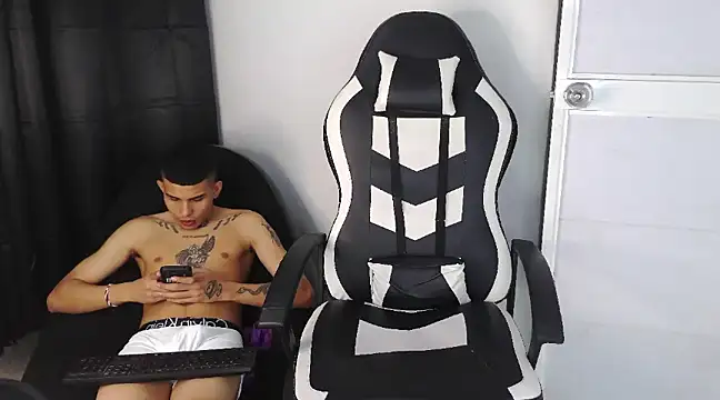 Snapshot of hot_king20 chatting on February 2025 05:41:02 AM hot king20 online show from February 2025 05:41:02 AM