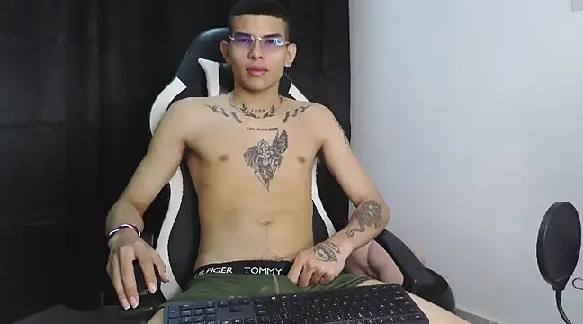 Snapshot of hot_king20 chatting on March 2025 09:10:02 PM hot king20 online show from March 2025 09:10:02 PM