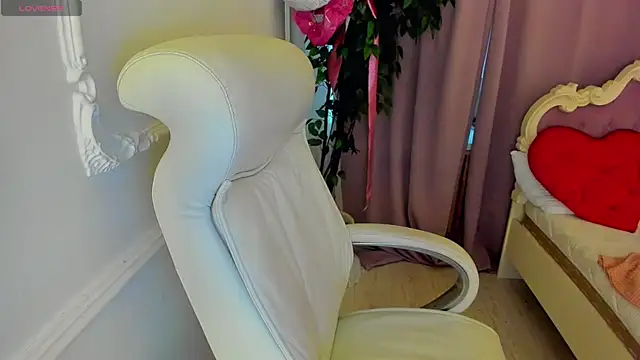 Snapshot of Lily_Marlin chatting on May 2026 04:01:02 PM Lily Marlin online show from May 2026 04:01:02 PM