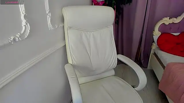 Snapshot of Lily_Marlin chatting on May 2026 01:36:02 AM Lily Marlin online show from May 2026 01:36:02 AM