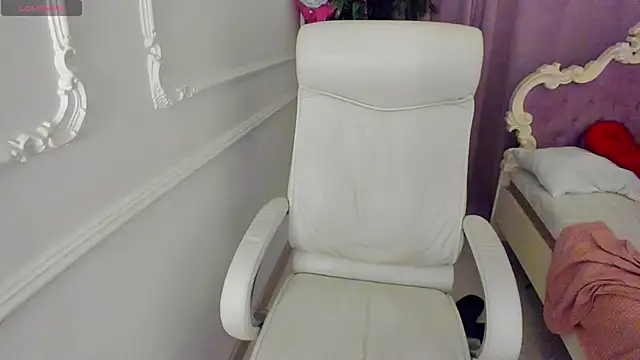 Snapshot of Lily_Marlin chatting on June 2026 02:40:01 AM Lily Marlin online show from June 2026 02:40:01 AM
