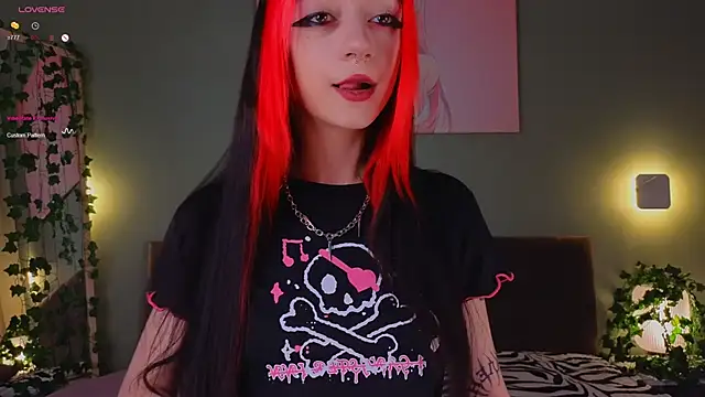 Snapshot of TristaRoht chatting on January 2025 03:06:01 PM TristaRoht online show from January 2025 03:06:01 PM