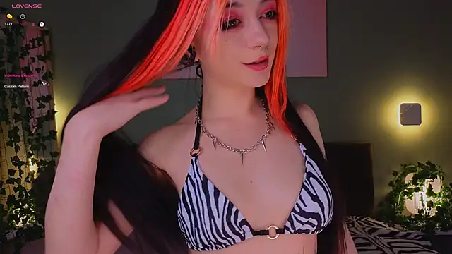 Snapshot of TristaRoht chatting on January 2025 06:32:02 PM TristaRoht online show from January 2025 06:32:02 PM