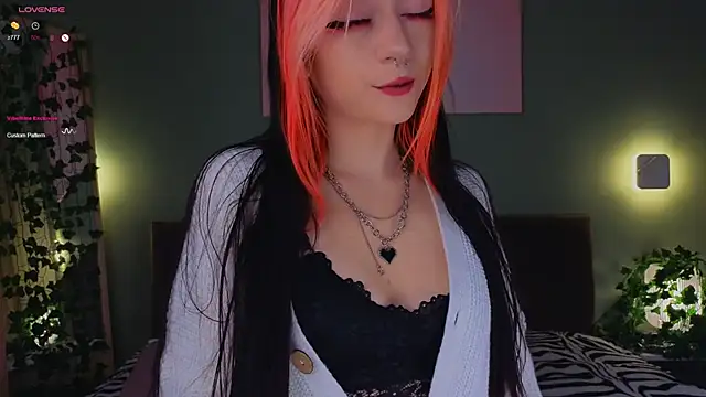 Snapshot of TristaRoht chatting on January 2025 03:11:02 PM TristaRoht online show from January 2025 03:11:02 PM