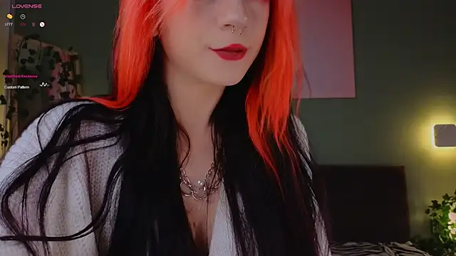 Snapshot of TristaRoht chatting on January 2025 03:22:02 PM TristaRoht online show from January 2025 03:22:02 PM