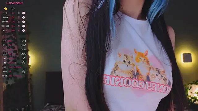 Snapshot of TristaRoht chatting on March 2025 05:18:02 PM TristaRoht online show from March 2025 05:18:02 PM