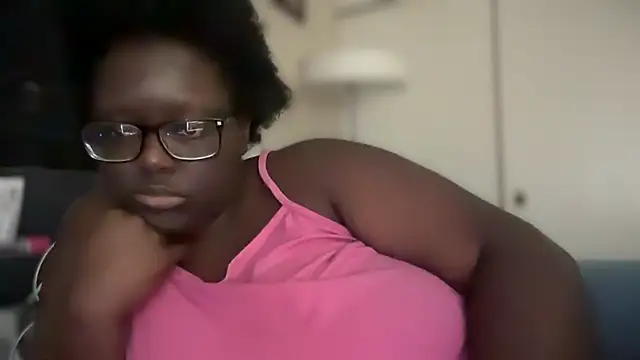 Snapshot of Yagurl__west chatting on January 2025 10:27:02 PM Yagurl west online show from January 2025 10:27:02 PM