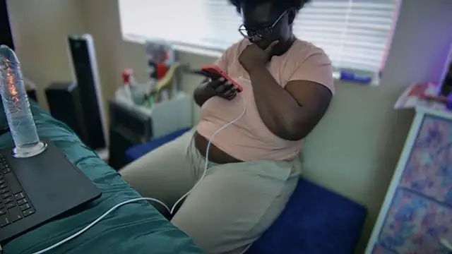 Snapshot of Yagurl__west chatting on February 2025 08:42:02 PM Yagurl west online show from February 2025 08:42:02 PM