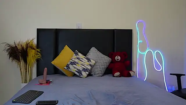 RosesRRed online show from December 2024 01:02:02 AM