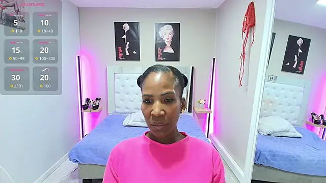 kimmturner online show from October 2025 12:58:01 PM